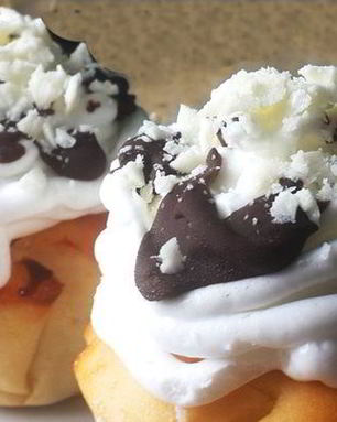 Вишневые маффины со сливками