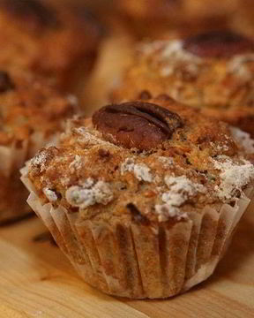 Яблочные маффины с орехами пекан