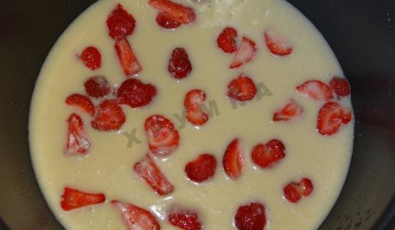 манник в мультиварке на молоке с ягодами