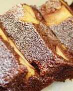 Шоколадный манник с карамельными яблоками