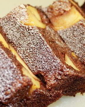 Шоколадный манник с карамельными яблоками