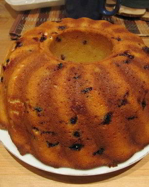 Творожный манник с черной смородиной