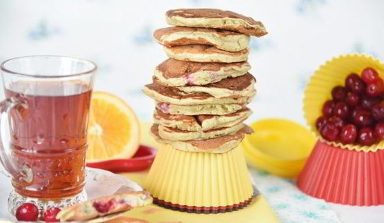 апельсиновые оладьи с клюквой