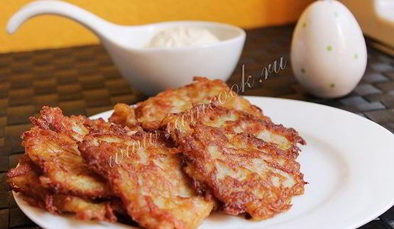 кабачковые оладьи с колбасой