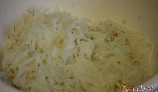 картофельные оладьи с мясным фаршем и жареным луком