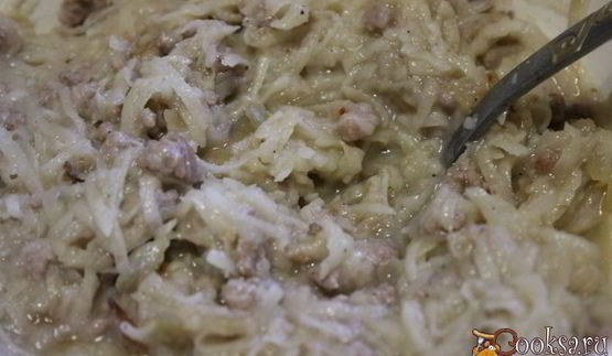 картофельные оладьи с мясным фаршем и жареным луком