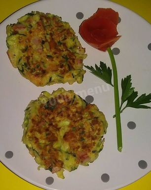 Оладьи из кабачков с сыром и ветчиной