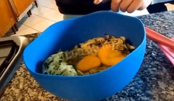 оладьи из кабачков с сыром и ветчиной