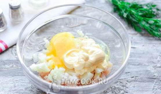 оладьи из куриной грудки с майонезом