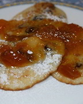 Оладьи из манки с изюмом