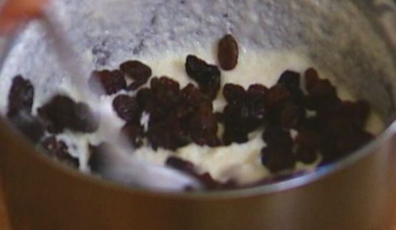 оладьи из манки с изюмом