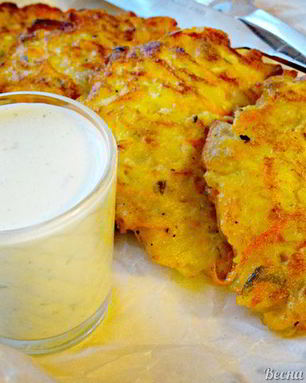 Оладьи из пекинской капусты с огуречным соусом