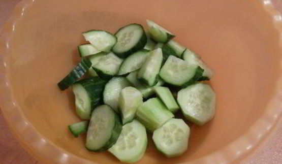 оладьи из пекинской капусты с огуречным соусом