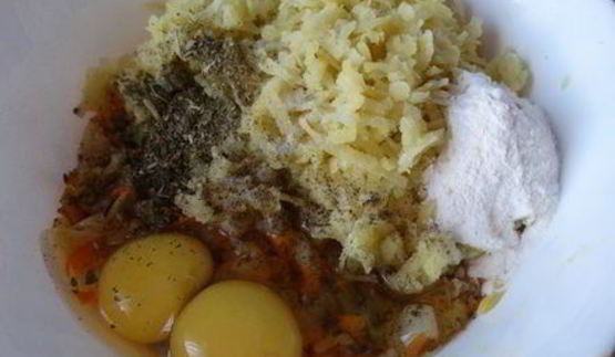 оладьи из пекинской капусты с огуречным соусом