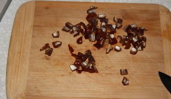 оладьи с яблоками, финиками и орешками