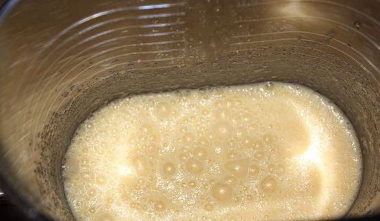 оладьи с яблоками, финиками и орешками