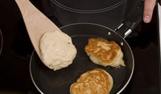 оладьи с яблоком