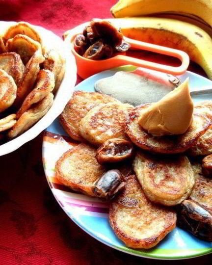 Рецепт постных оладушек с финиками и бананами