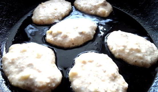 постные оладушки с финиками и бананами