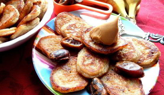 постные оладушки с финиками и бананами