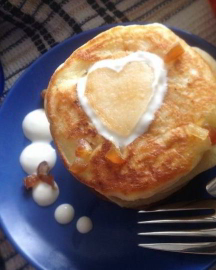 Рецепт творожных оладий с яблоками