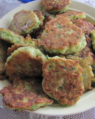 Золотистые оладьи из кабачков