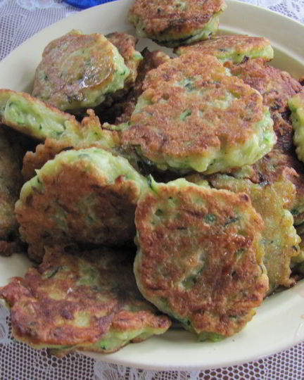 Рецепт золотистых оладий из кабачков