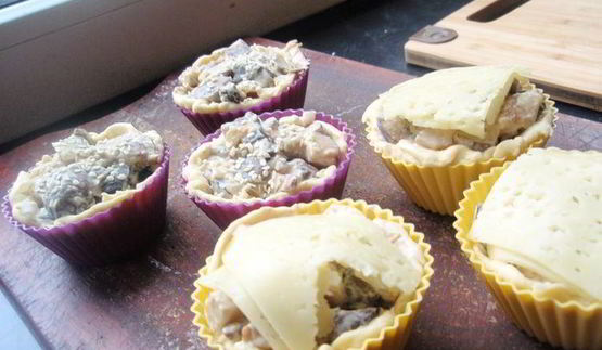 открытые слойки с подосиновиками