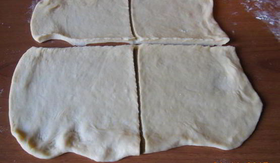 дрожжевые рогалики со сгущенкой