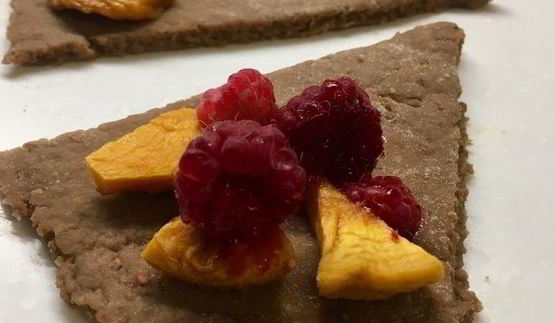 дважды малиновое печенье с персиком