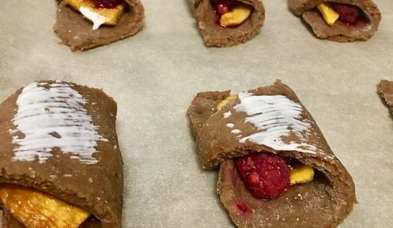 дважды малиновое печенье с персиком