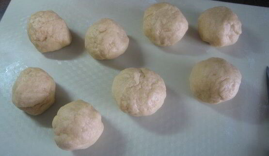 рассыпчатые рогалики вкус детства на сметанно-дрожжевом тесте