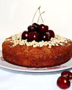 Черешневый пирог с кедровыми орехами