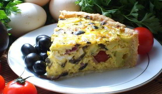 киш с кабачками и маслинами