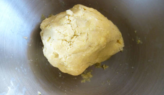 киш с луком-пореем и сыром камамбер