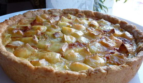 киш с луком-пореем и сыром камамбер