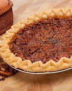 Коричневый пирог с орехами пекан