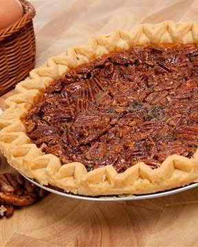 Коричневый пирог с орехами пекан