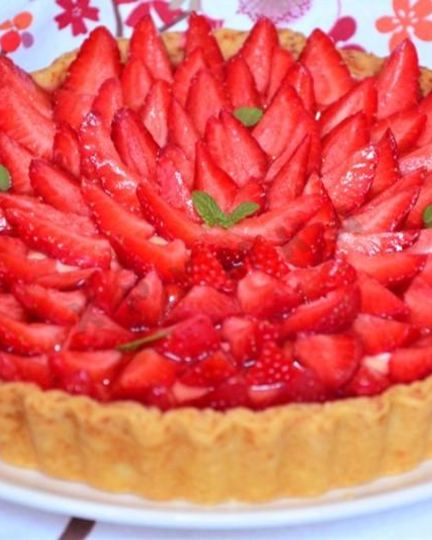 Рецепт песочного пирога с клубникой