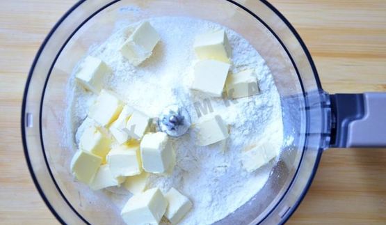 песочный пирог с клубникой