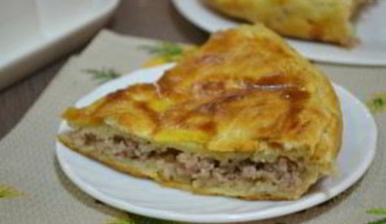 пирог мясной из слоеного теста