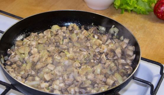 пирог с грибами и сыром