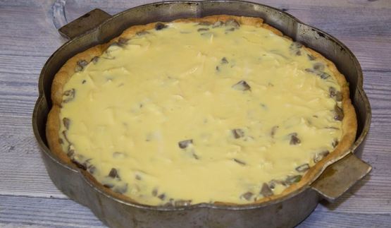 пирог с грибами и сыром
