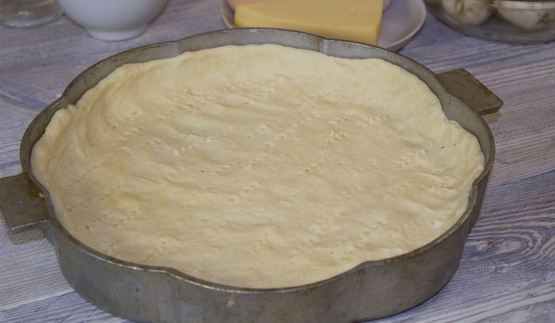 пирог с грибами и сыром