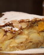 Ржаной яблочный пирог с цукатами