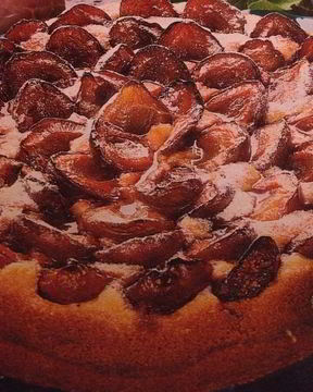 Сливовый пирог с марципаном