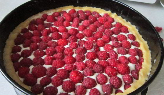 творожный пирог с малиной