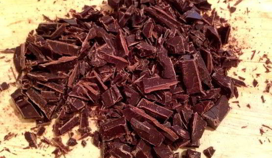 тыквенный пирог с орехами, шоколадом и соленой карамелью