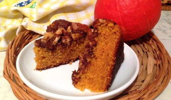 тыквенный пирог с орехами, шоколадом и соленой карамелью