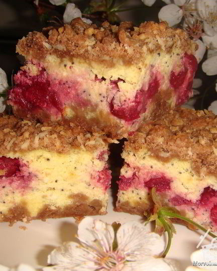 Рецепт вишнева-шоколадного пирог с рассыпчатой крошкой